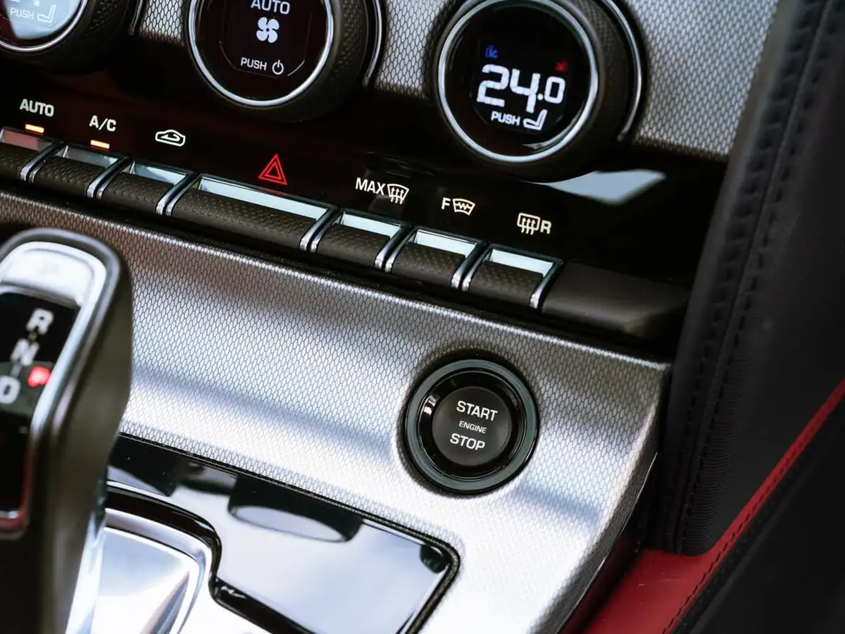 2015-jaguar-f-type-30-v6-coupe-quickshift-big-61