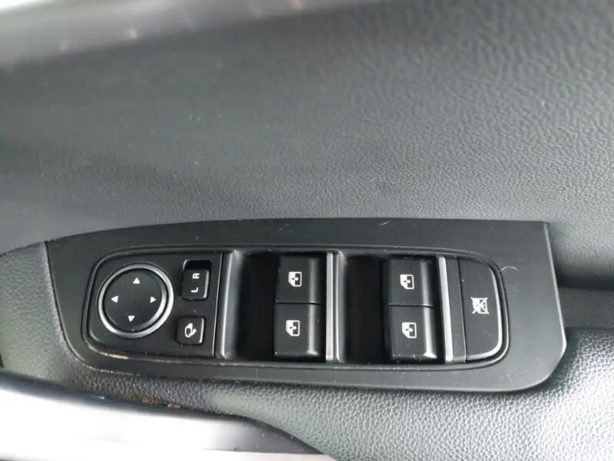 2022-kia-xceed-15-t-gdi-3-big-9