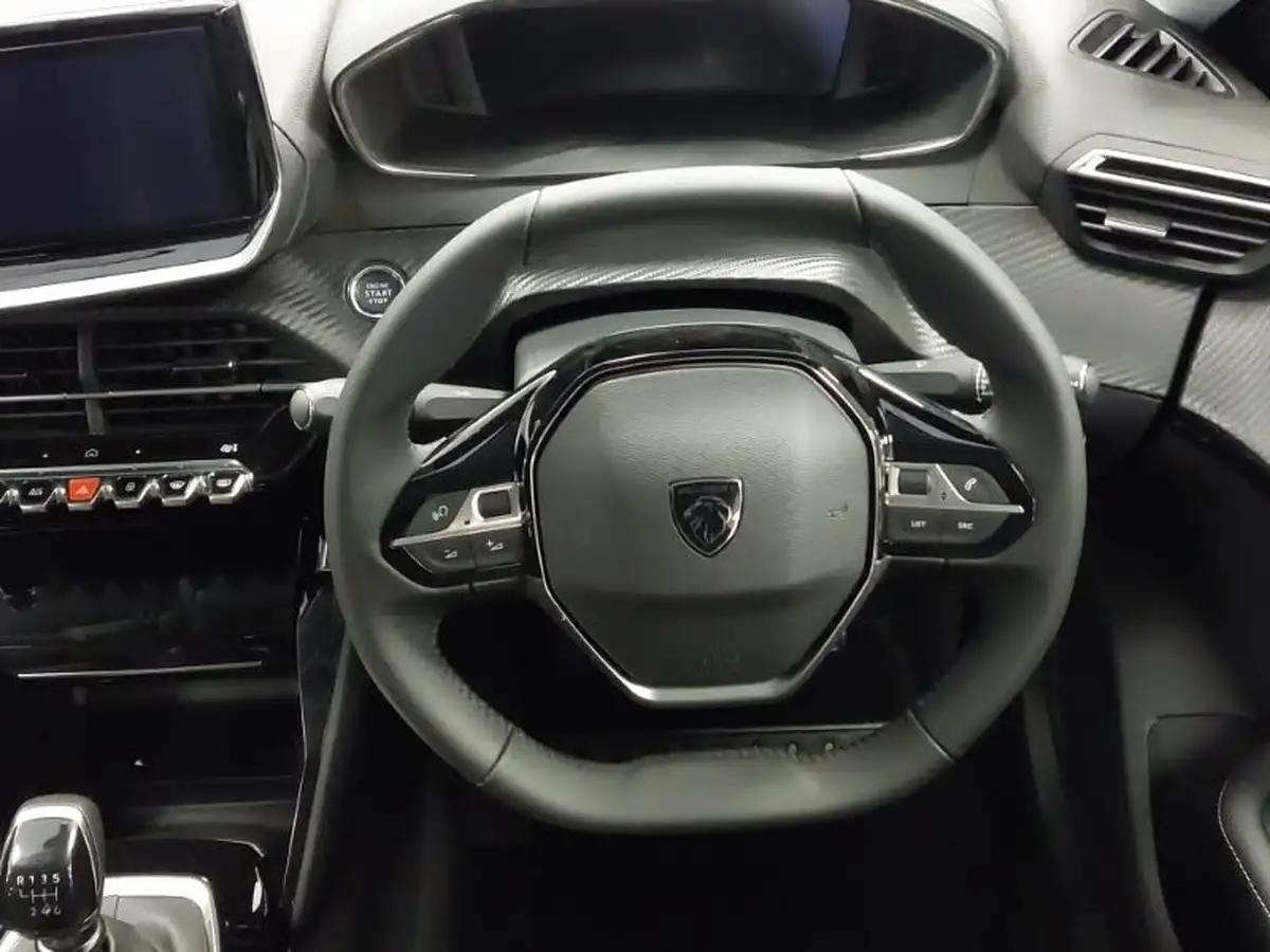 2024-peugeot-208-12-puretech-allure-big-6