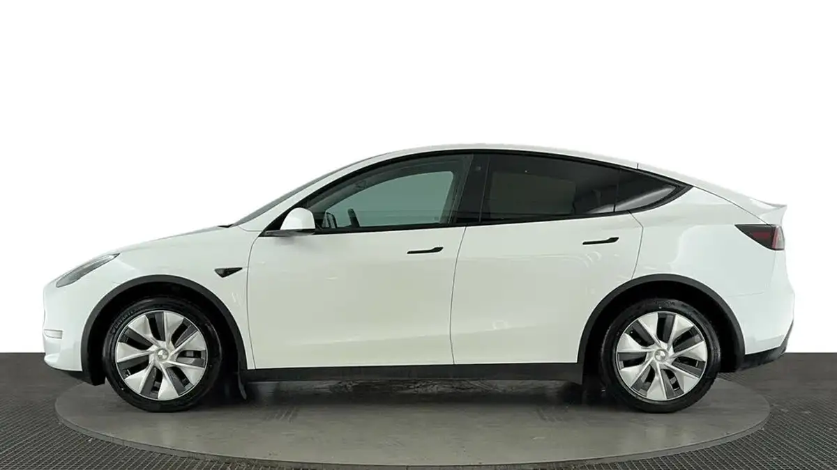 2022-tesla-model-y-e-long-range-big-6