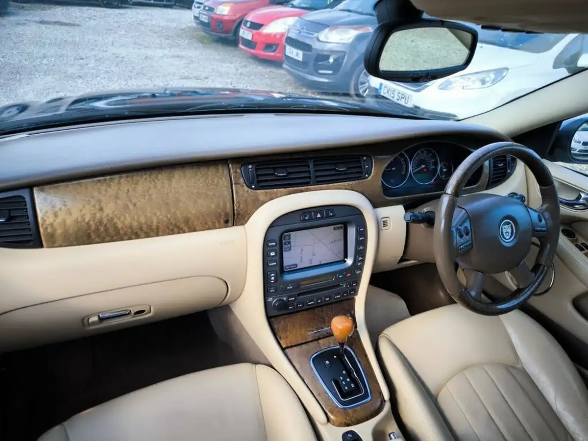 2006-jaguar-x-type-25-se-saloon-4d-auto-big-17