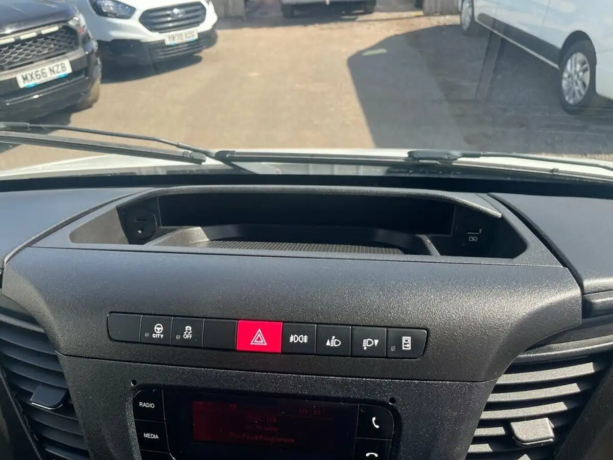 2021-iveco-daily-s-class-23td-35s14v-business-3520mm-h2-136pseu6dt-big-24