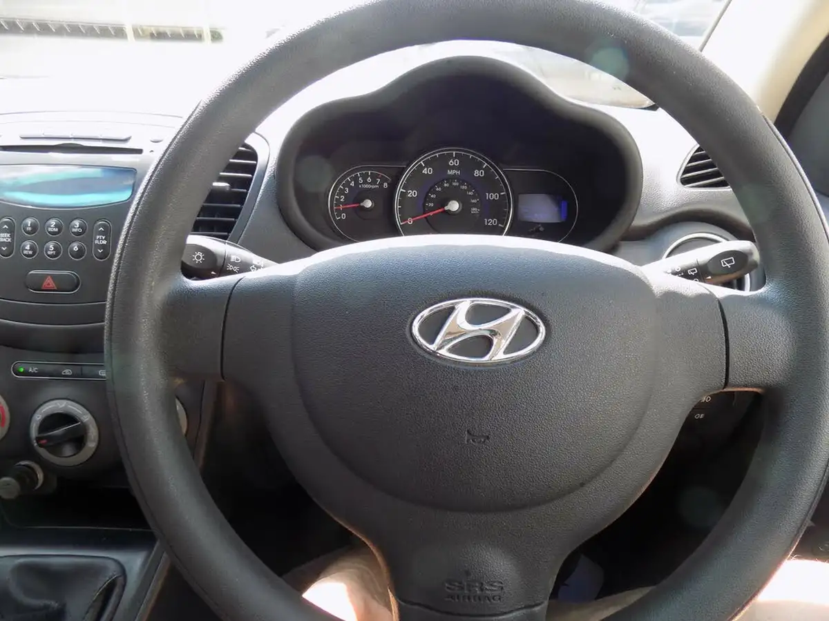 2011-hyundai-i10-12-active-big-33