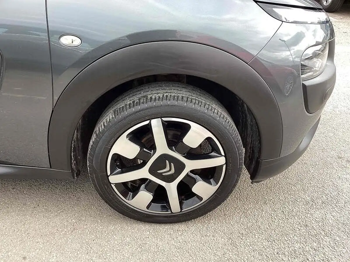 2016-citroen-c4-cactus-16bluehdi-flair-big-31