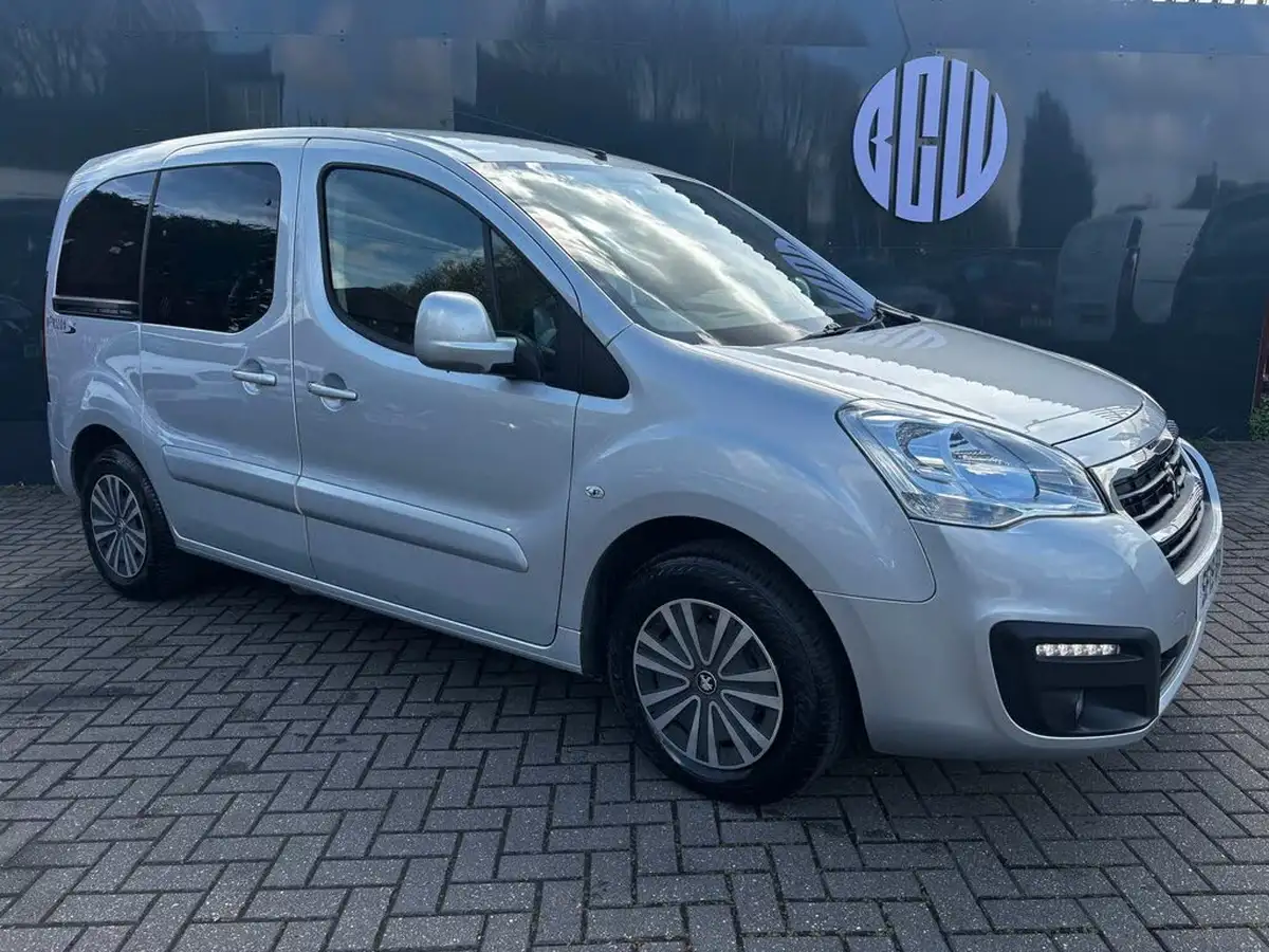2019-peugeot-partner-big-0