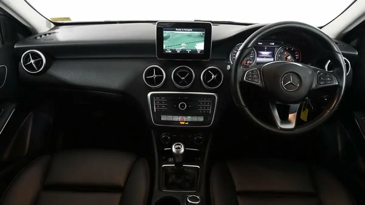 2016-mercedes-benz-a-class-16-a180-se-executivess-big-12