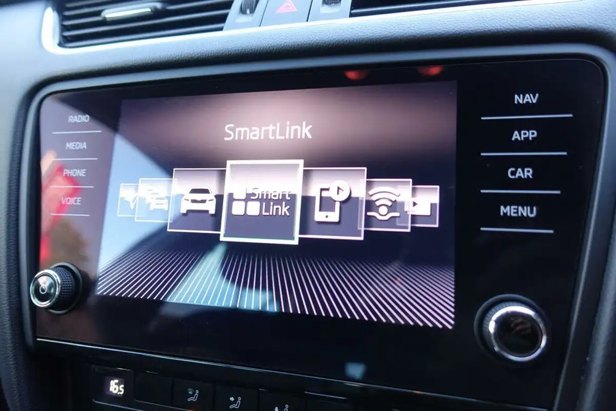 2019-skoda-octavia-16tdi-se-l-estate-dsg-big-16