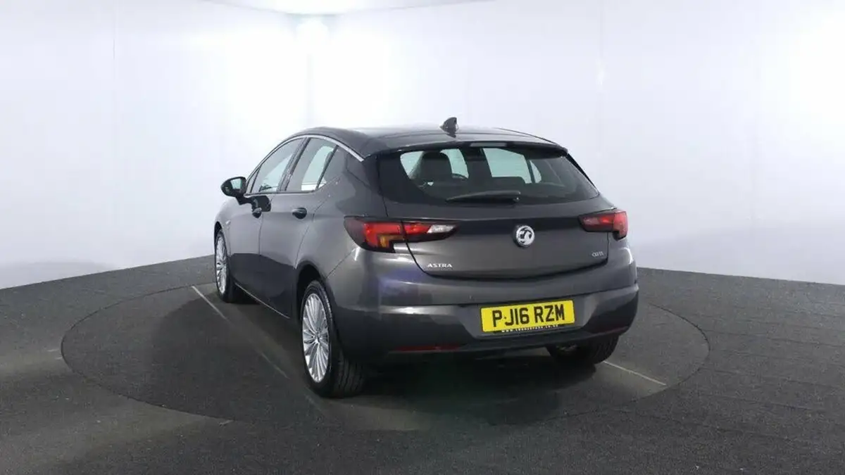 2016-vauxhall-astra-16cdti-elite-nav-136ps-ss-hatchback-big-4