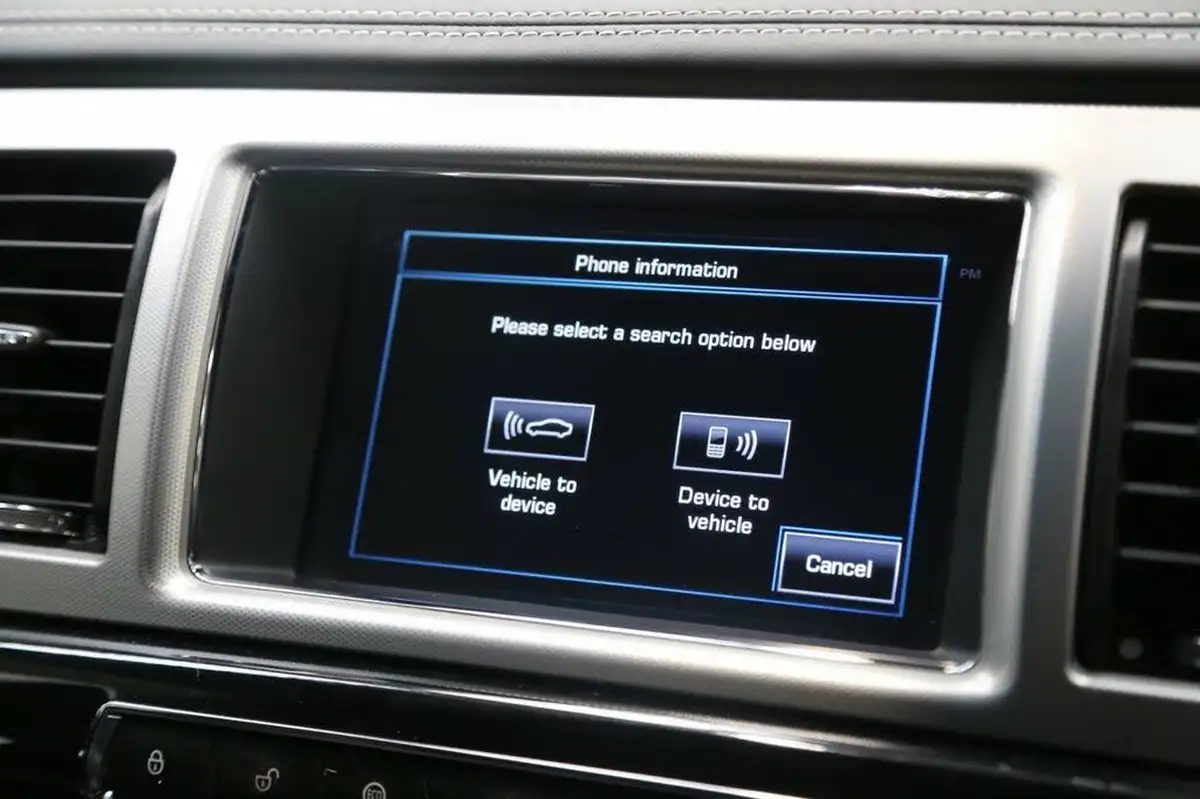 2014-jaguar-xf-30td-s-portfolio-v6-sportbrake-5d-big-40