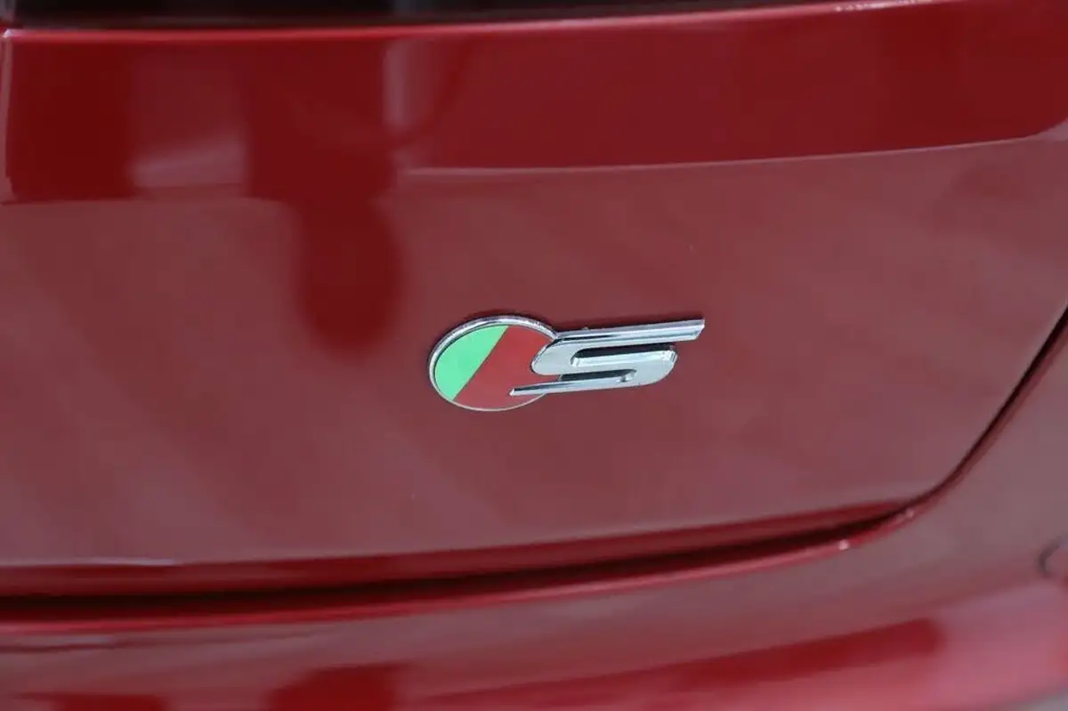 2014-jaguar-xf-30td-s-portfolio-v6-sportbrake-5d-big-12