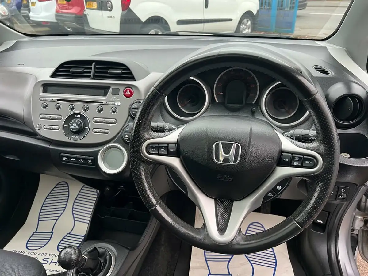 2011-honda-jazz-14-ex-big-16
