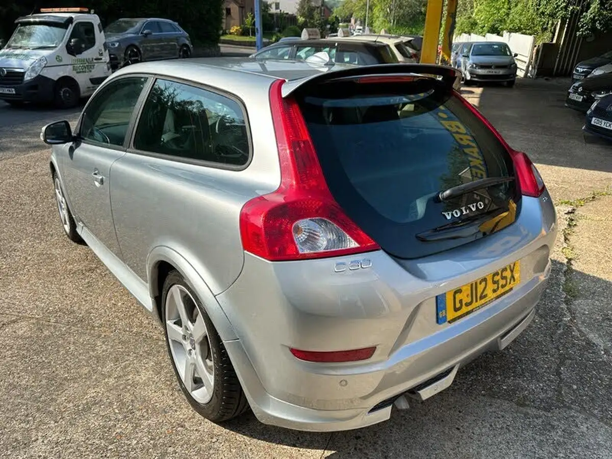 2012-volvo-c30-20-r-design-big-3