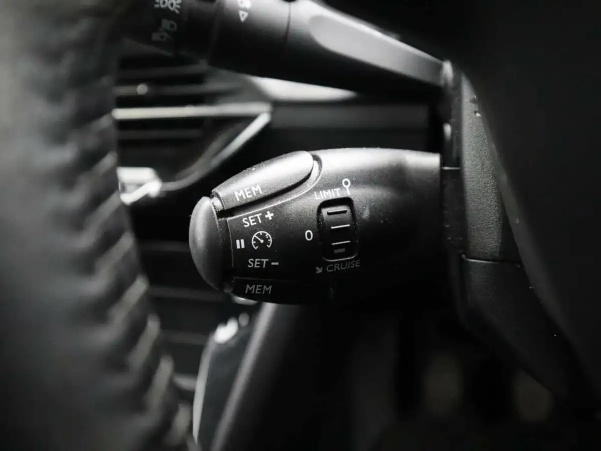 2022-peugeot-2008-suv-12-puretech-active-premium-big-31