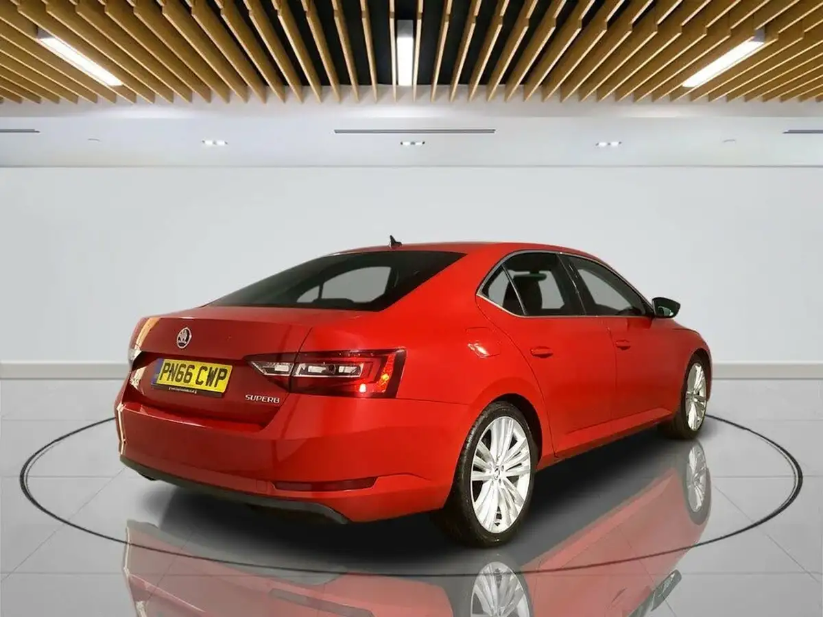 2016-skoda-superb-20tdi-se-l-executive-hatchback-dsg-big-8