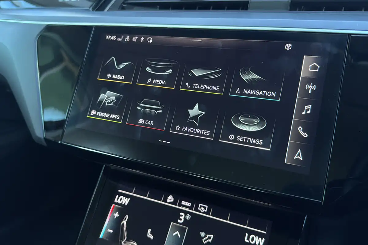 2021-audi-e-tron-55e-technik-station-wagon-big-48