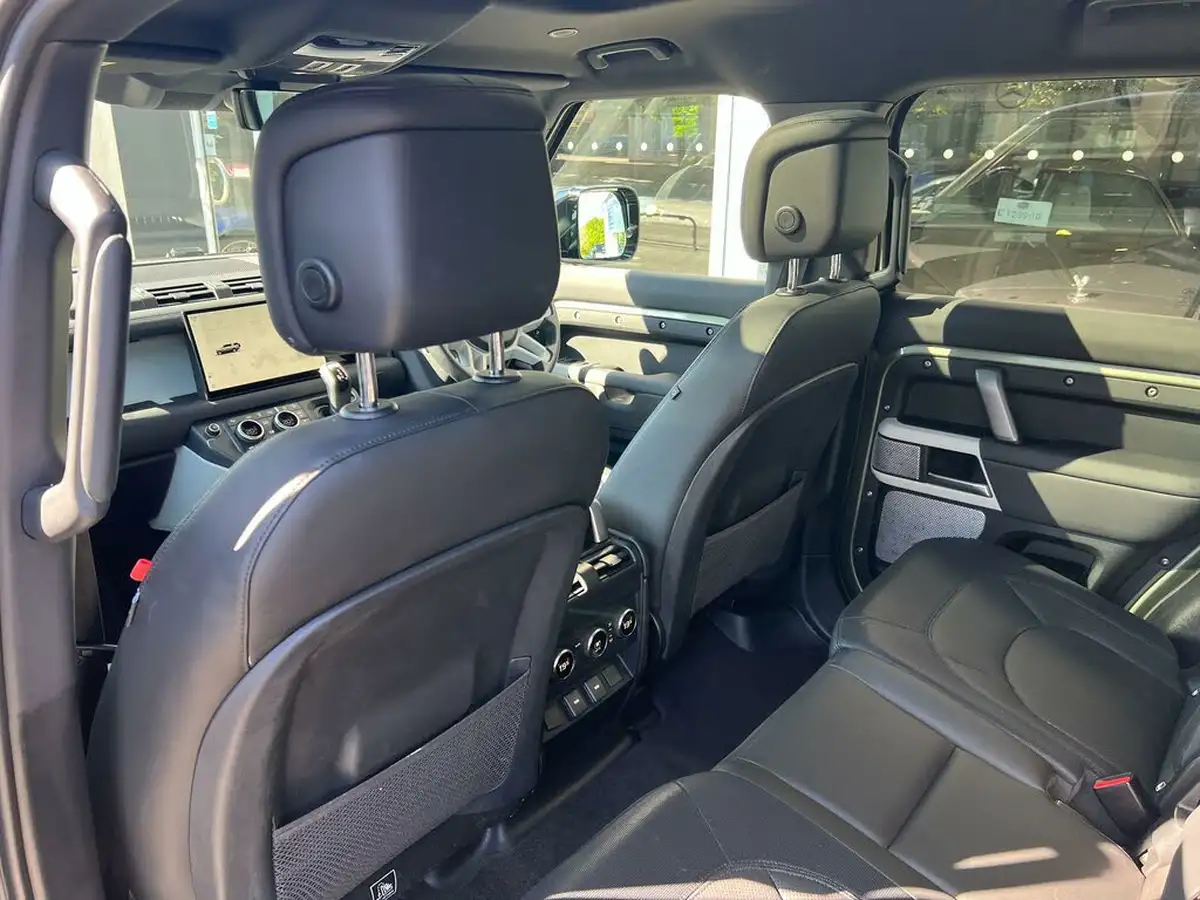 2023-land-rover-130-defender-30-p300-x-dynamic-hse-big-18