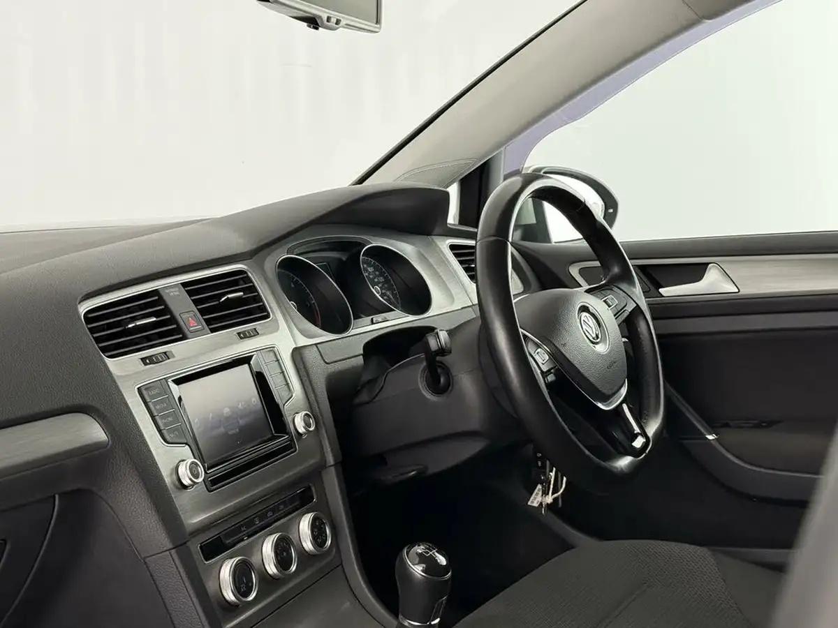 2014-volkswagen-golf-16tdi-se-ss-hatchback-5d-big-16