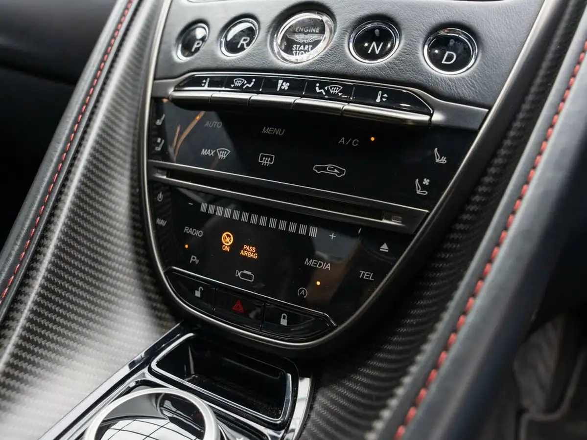 2020-aston-martin-db11-40-v8-503bhp-big-21