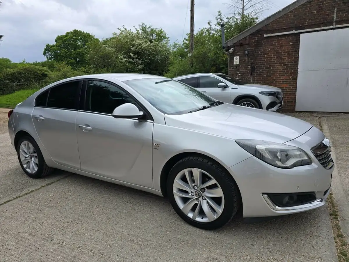 2015-vauxhall-insignia-18-sri-big-0