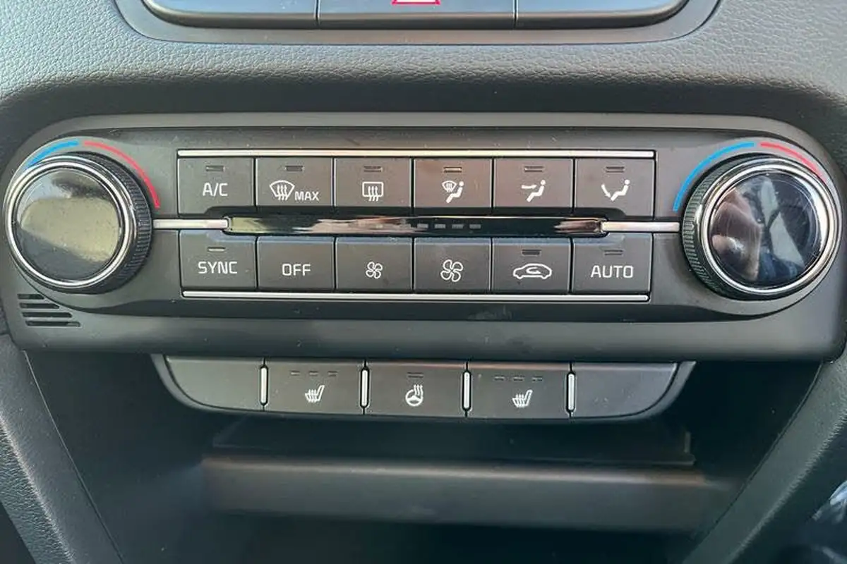 2024-kia-xceed-15-t-gdi-3-big-34