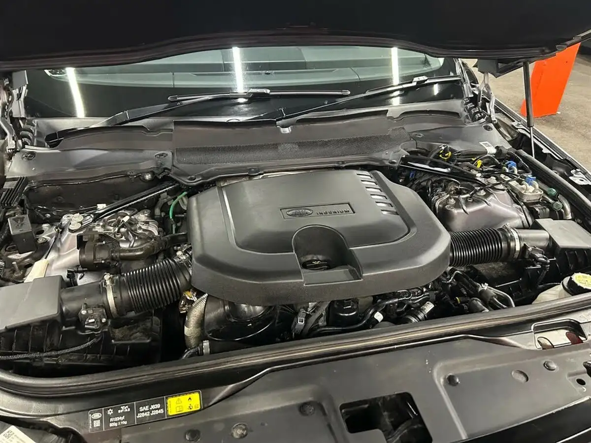 2021-land-rover-discovery-30-d300-commercial-hse-big-18