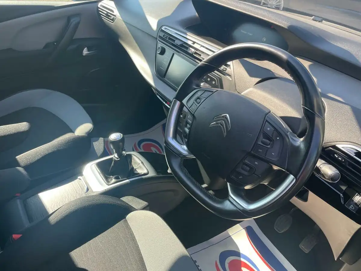 2015-citroen-c4-picasso-16e-hdi-exclusive-big-9