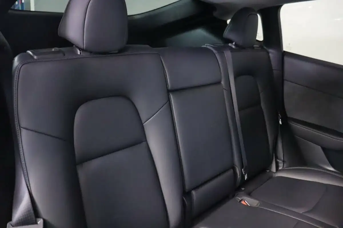 2022-tesla-model-y-e-long-range-big-25