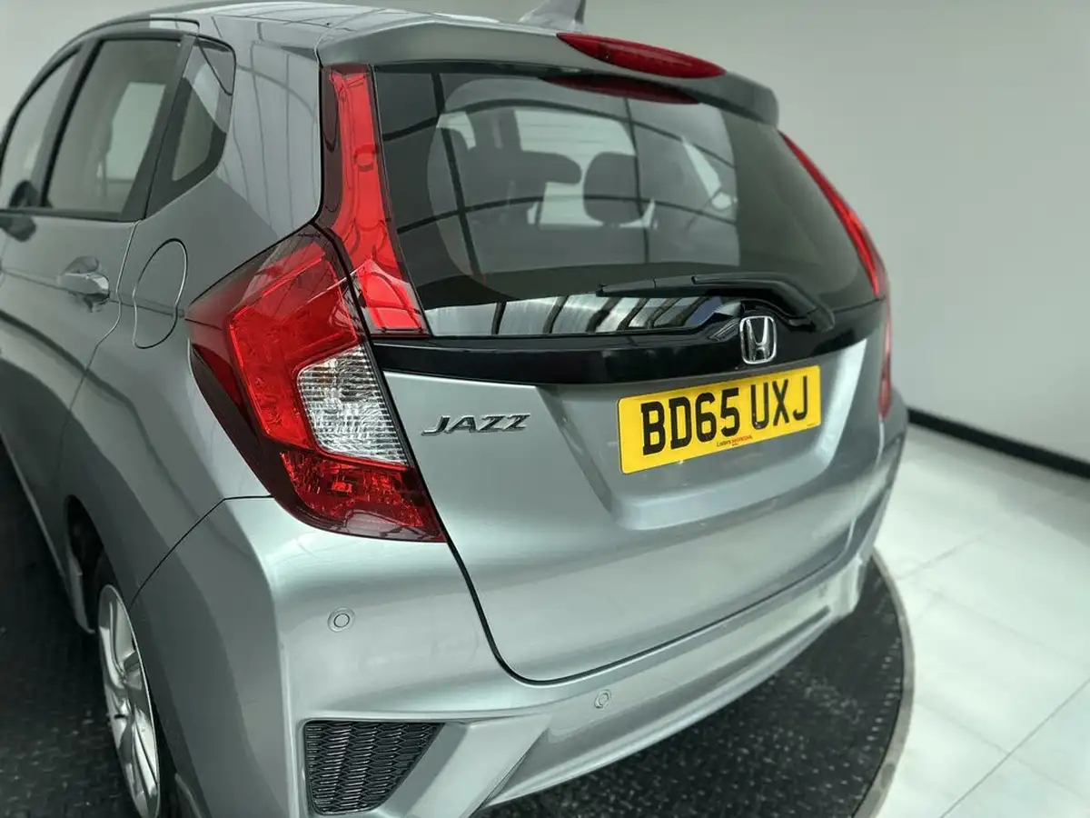 2015-honda-jazz-13-i-vtec-se-cvt-big-48