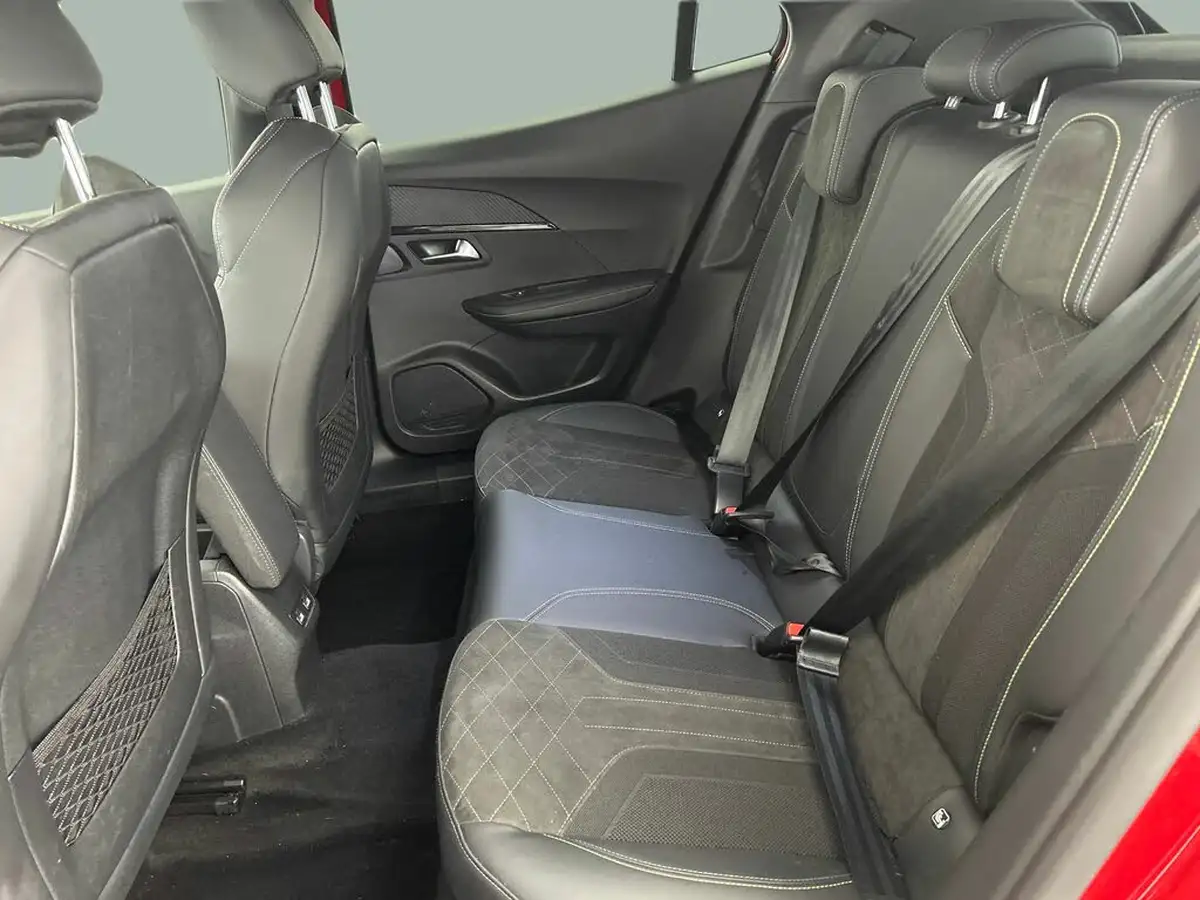 2022-peugeot-2008-suv-e-gt-premium-big-19