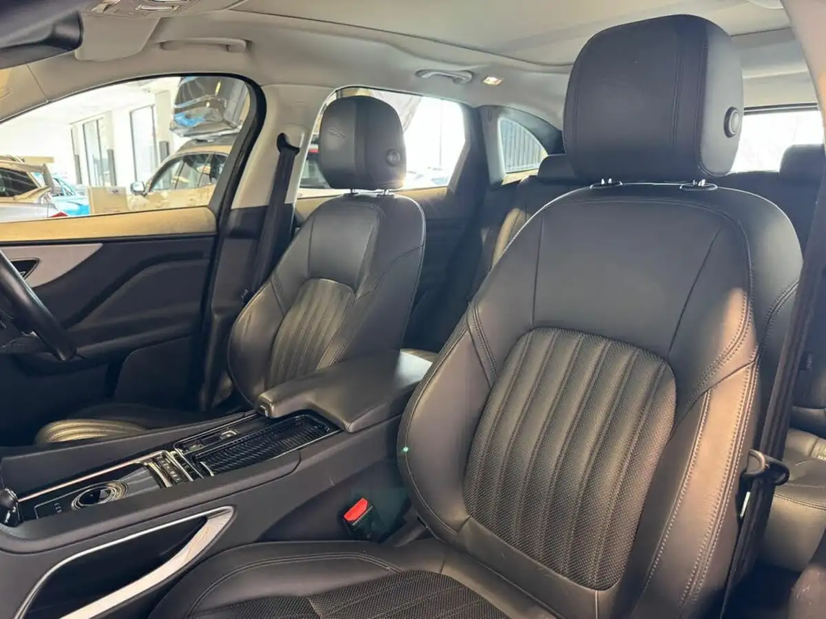 2018-jaguar-f-pace-30td-portfolio-awd-big-30