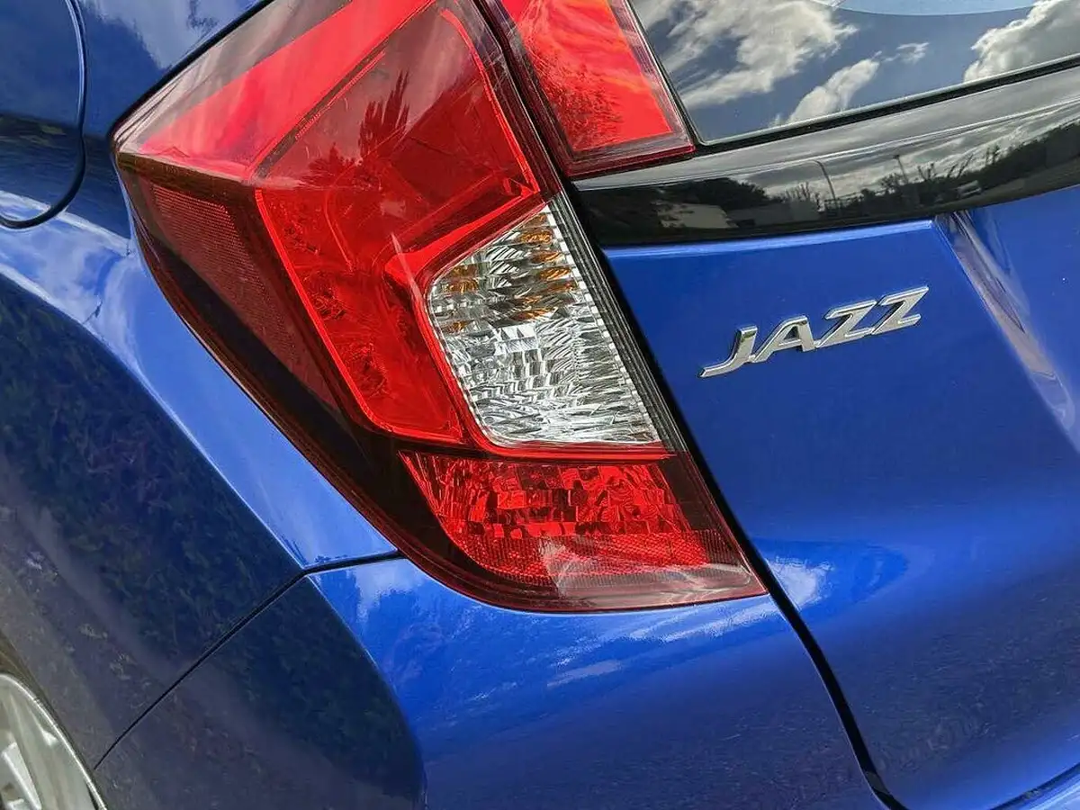 2019-honda-jazz-13-i-vtec-se-cvt-big-19