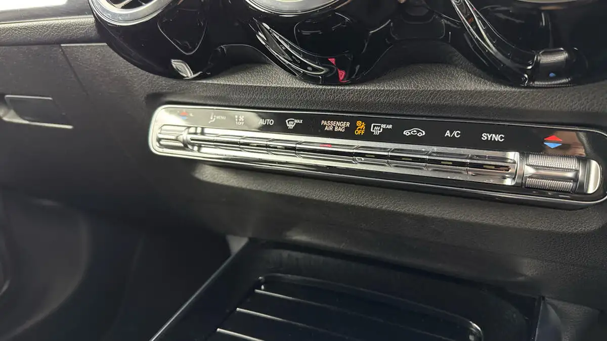 2021-mercedes-benz-glb-class-13-glb200-amg-line-8g-tronic-big-18