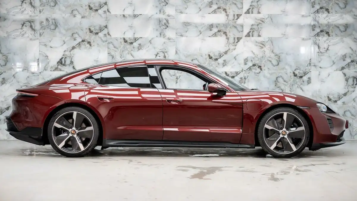 2020-porsche-taycan-e-turbo-big-8
