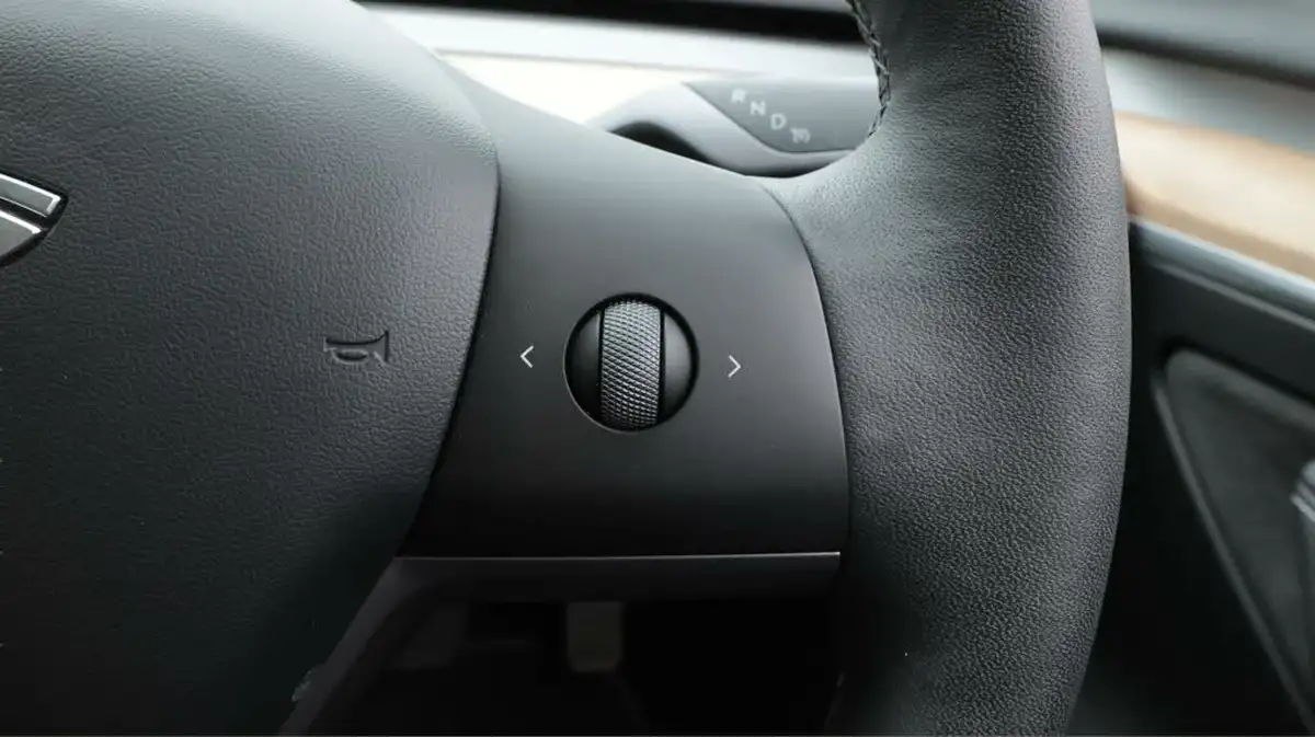 2021-tesla-model-3-e-long-range-awd-big-25