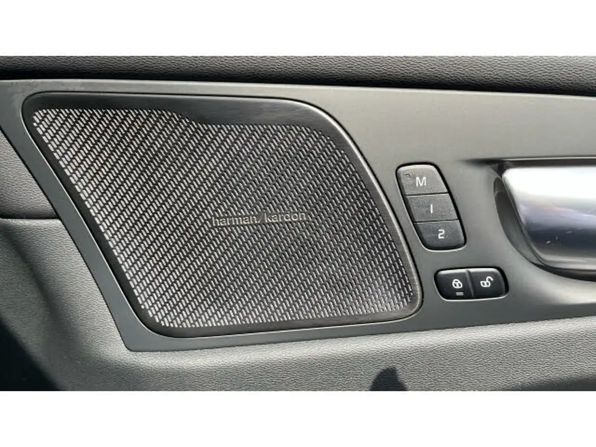 2024-volvo-xc60-20-b5-plus-big-30