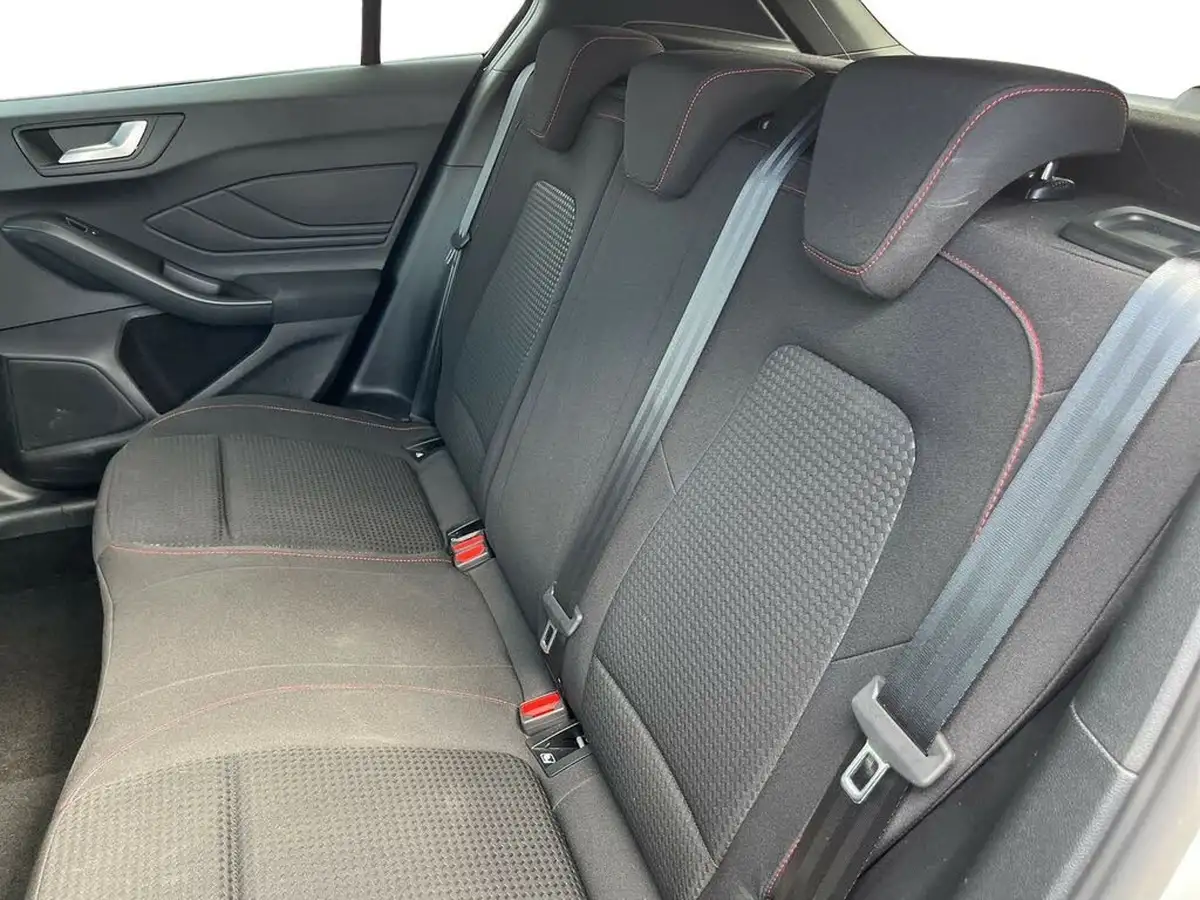 2024-ford-focus-10t-st-line-125ps-hatchback-big-10
