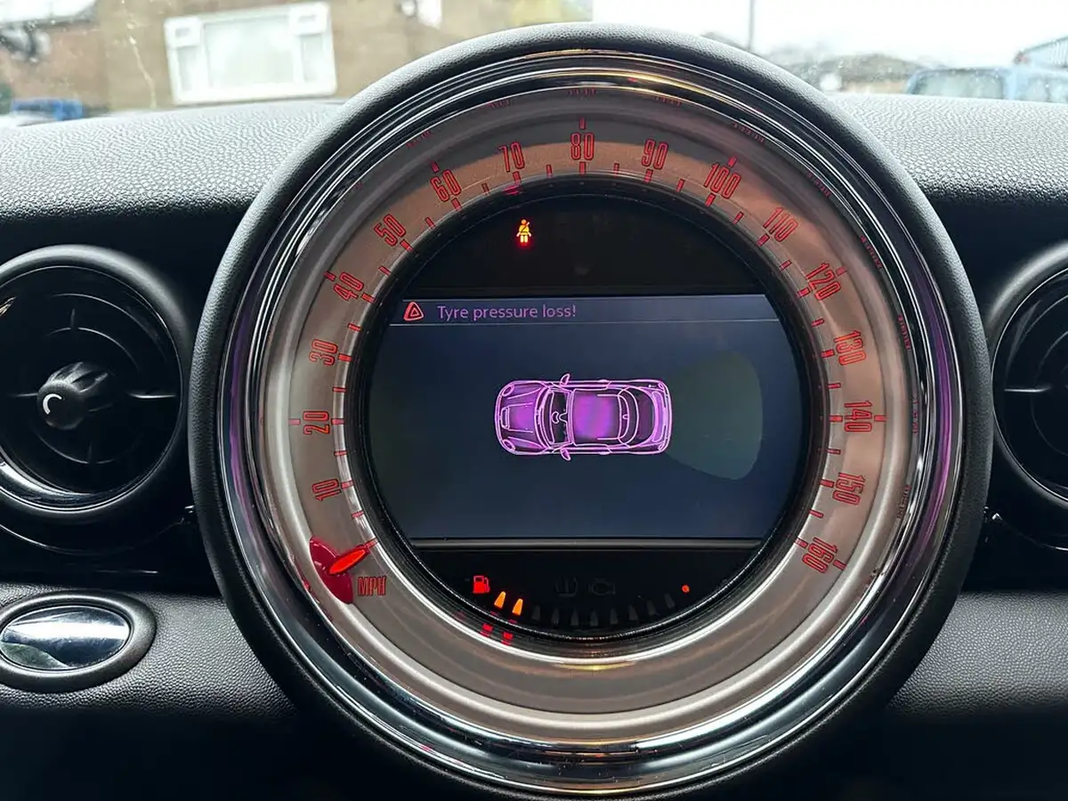 2013-mini-coupe-16-cooper-auto-big-23