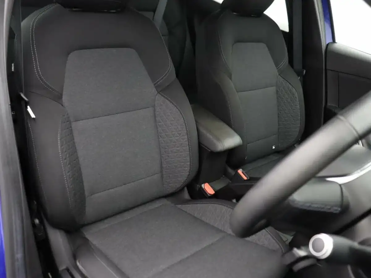 2021-renault-clio-10-tce-iconic-90ps-big-8