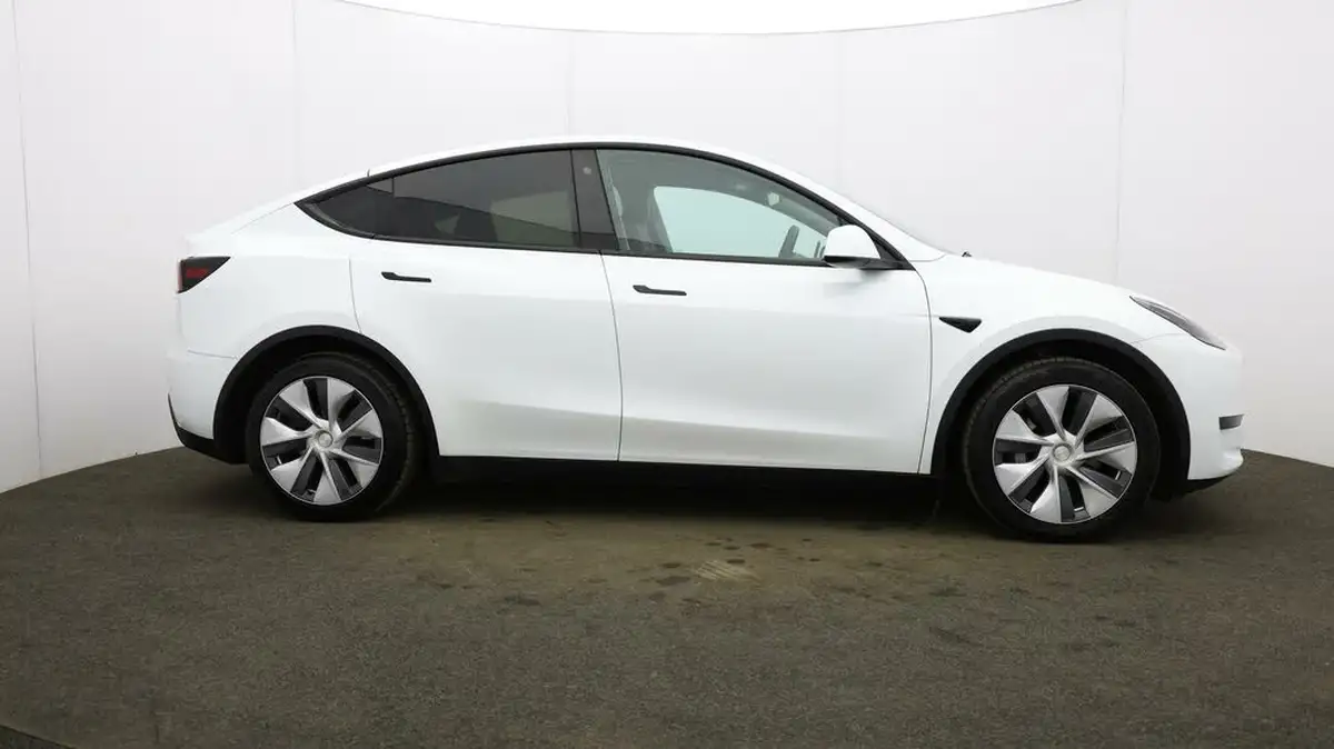 2023-tesla-model-y-e-rwd-big-50