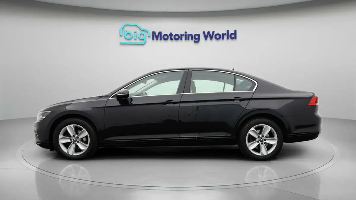 2021-volkswagen-passat-20tdi-se-nav-150ps-saloon-4d-dsg-big-3