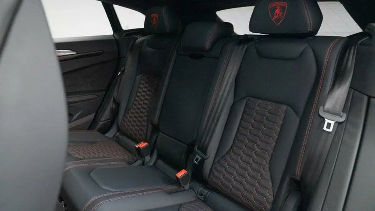 2021-lamborghini-urus-40-no-trim-big-21