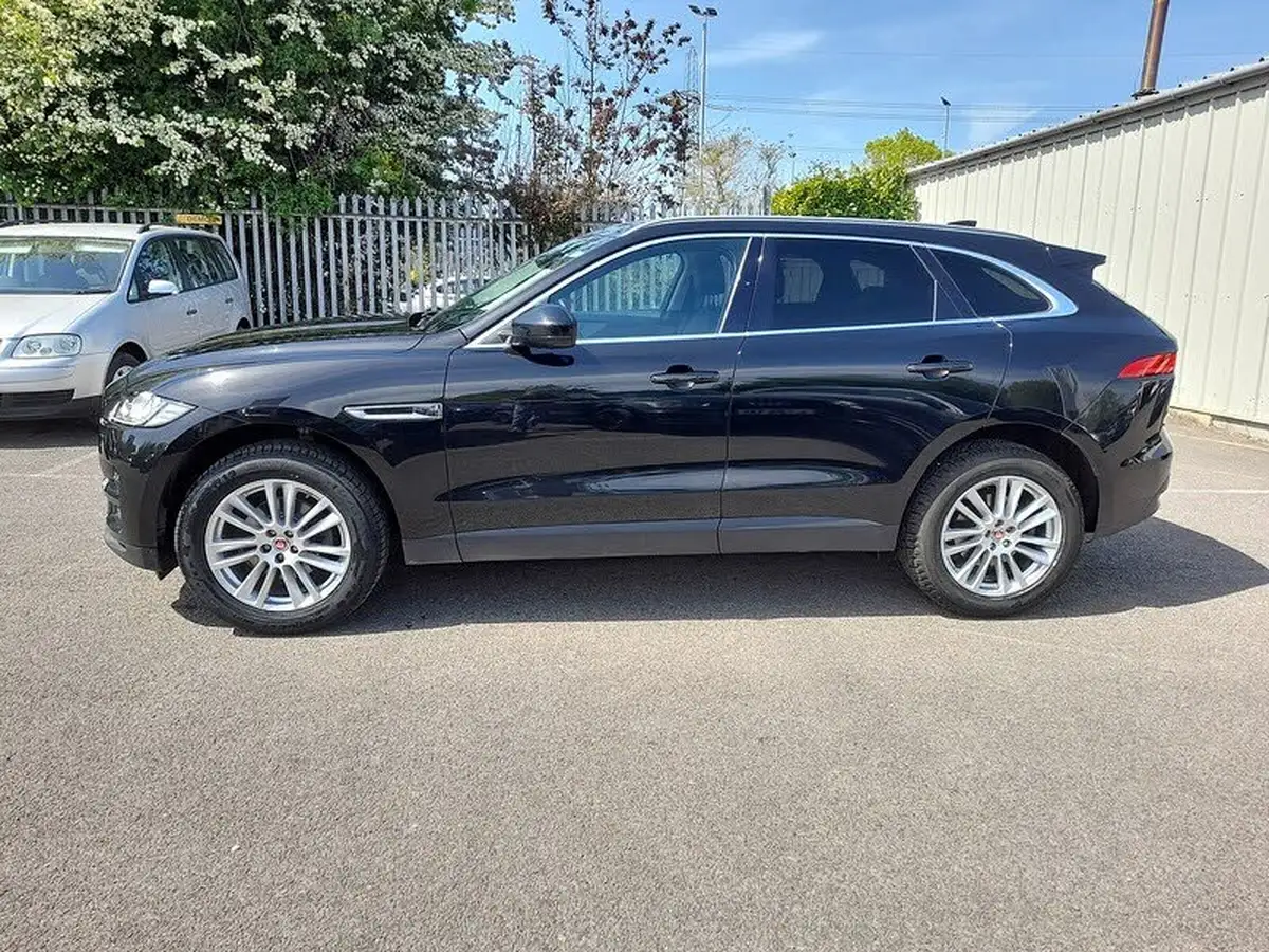 2020-jaguar-f-pace-20-i4d-portfolio-240ps-awd-auto-big-3