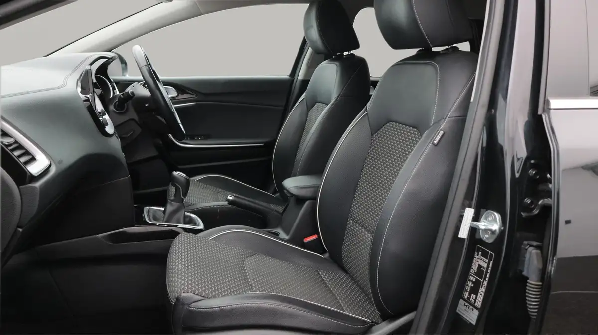 2022-kia-ceed-15-t-gdi-3-sportswagon-big-14