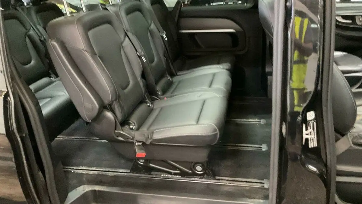 2021-mercedes-benz-v-class-20d-v300d-amg-line-long-239ps-big-9