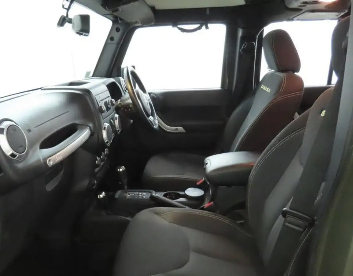 2015-jeep-wrangler-28crd-sahara-5d-big-2