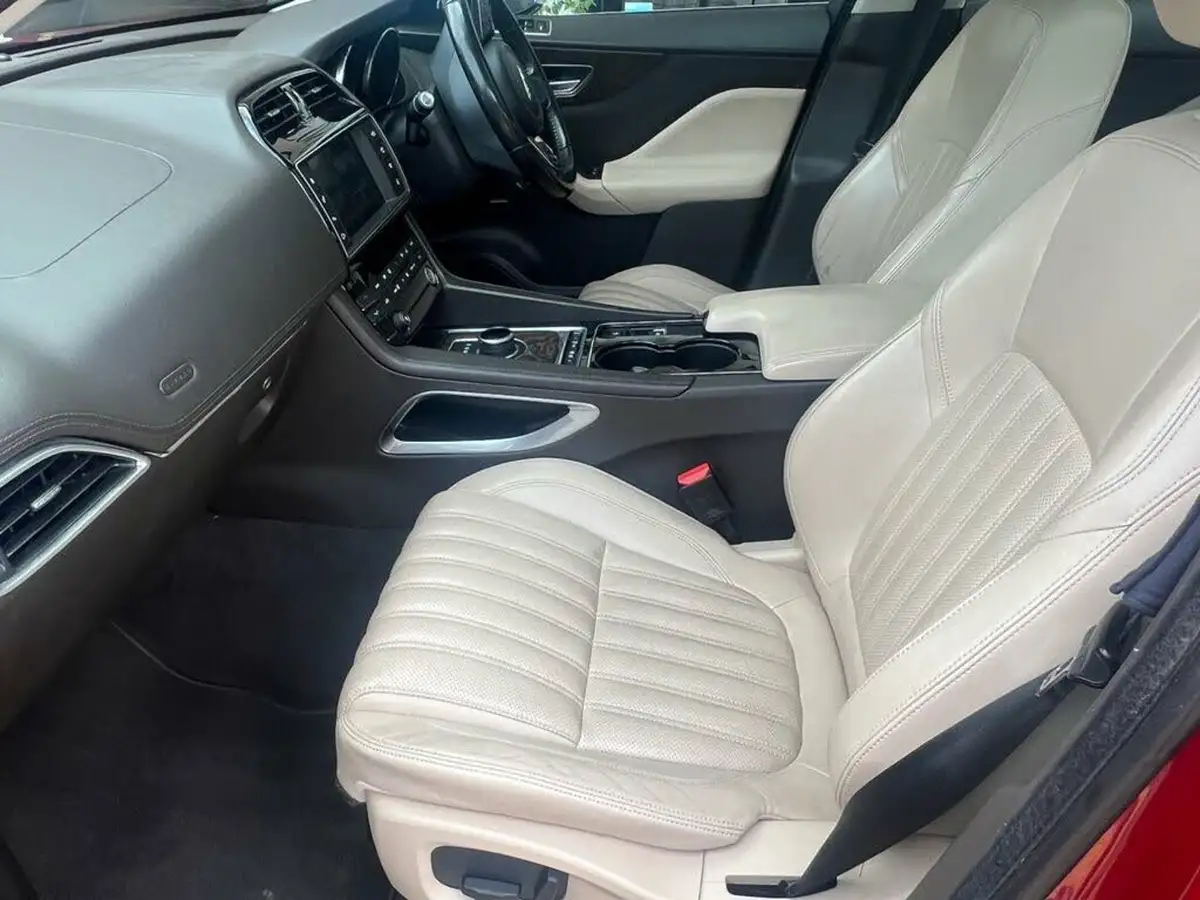 2016-jaguar-f-pace-20-i4d-portfolio-awd-auto-big-24