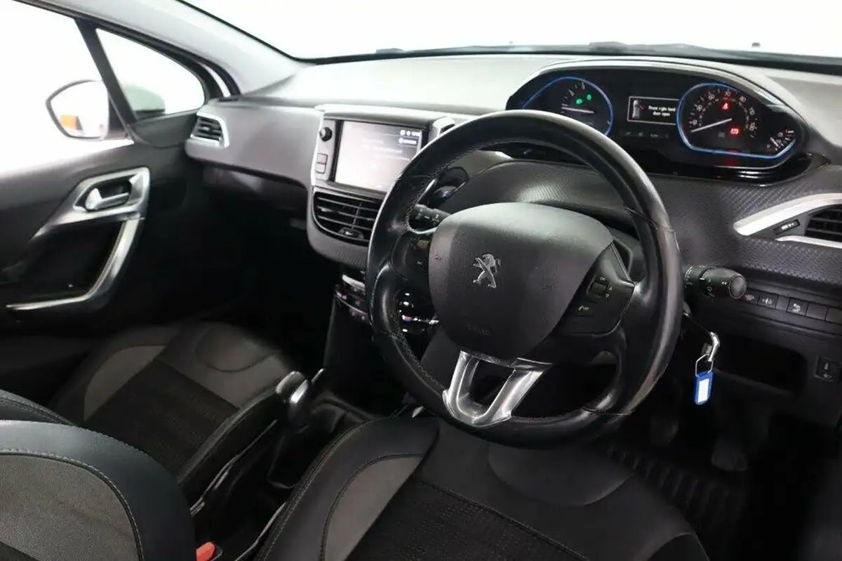2018-peugeot-2008-suv-12-puretech-allure-premium-big-16