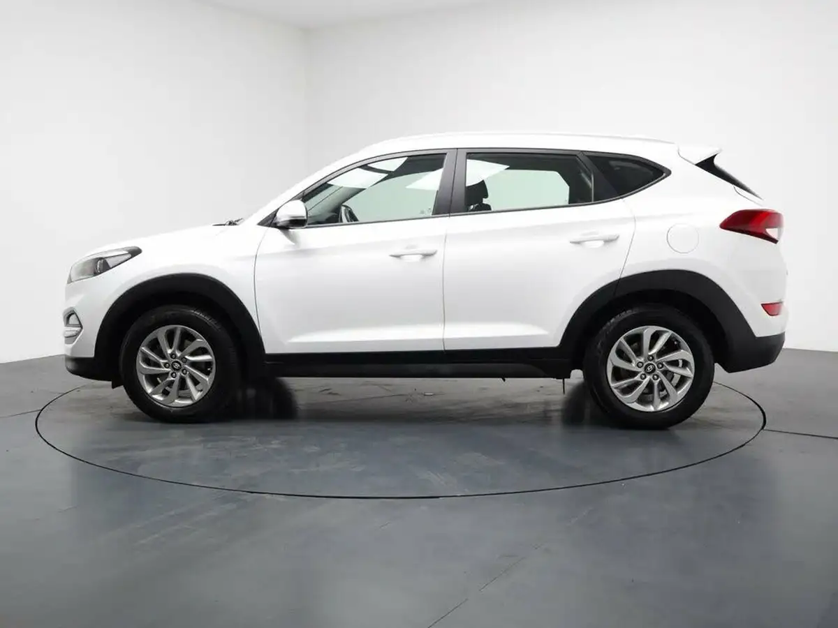 2016-hyundai-tucson-17crdi-blue-drive-se-nav-116ps-big-7