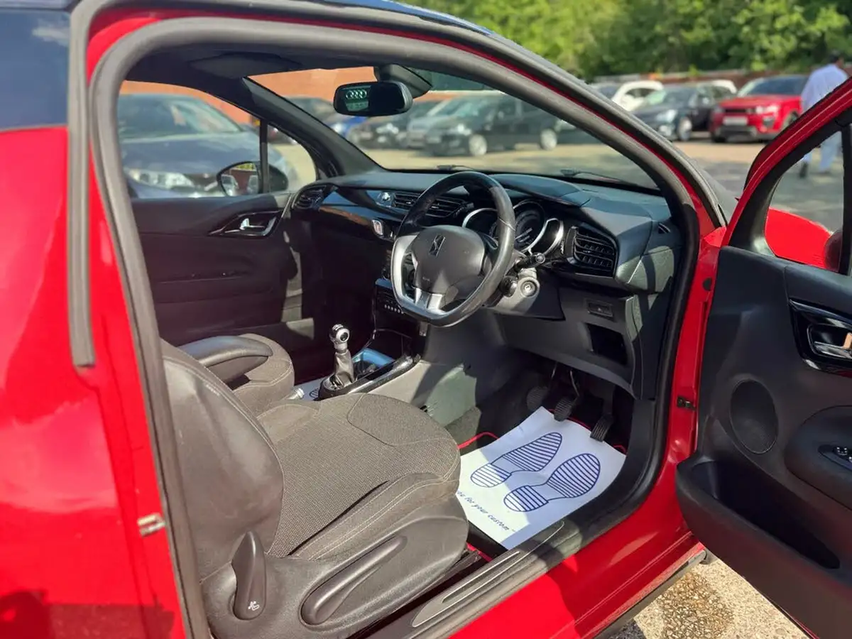 2011-citroen-ds3-16-dstyle-plus-big-30