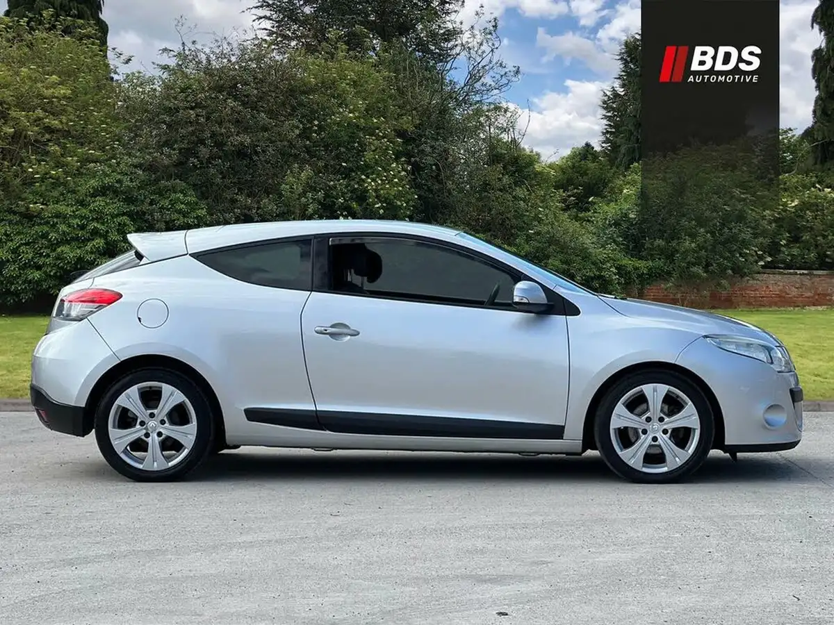 2009-renault-megane-15td-dynamique-106-coupe-2d-big-8